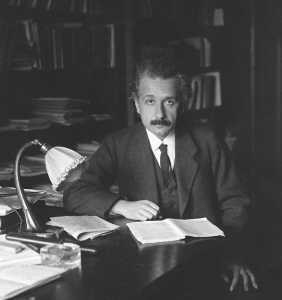 Biografi Albert Einstein - Ilmuwan Fisika Pencetus Teori Relativitas