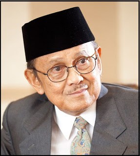 Biografi B.J Habibie - Ahli Pesawat Terbang dan Presiden Ketiga Indonesia  