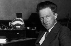 Biografi Werner Heisenberg, Ahli Sub Atom dan Teori Prinsip Ketidakpastian Biografi Werner Heisenberg