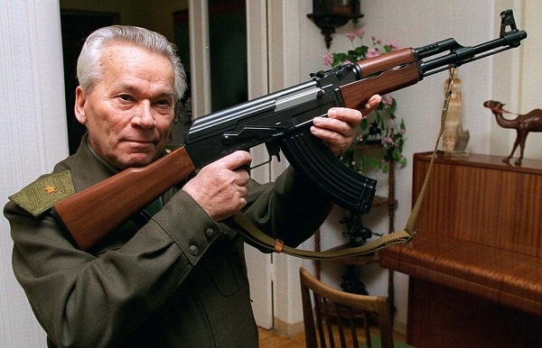 Biografi Mikhail Kalashnikov