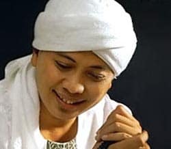 Biografi Opick - Penyanyi Religi Indonesia