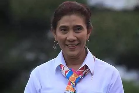 Biografi Susi Pudjiastuti Dulu Penjual Ikan Kini Menjadi Menteri Kelautan Biografiku Com