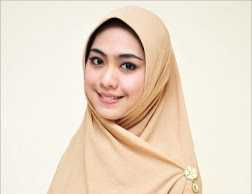 Biografi Oki Setiana Dewi – Artis Muslimah Masa Kini