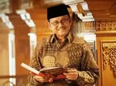 Biografi BJ Habibie, Seperti Apa Kisah Inspiratif dari Bapak Teknologi Indonesia Ini? Biografi BJ Habibie