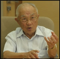 Biografi dan Profil Boenjamin Setiawan – Dokter Terkaya Pendiri Kalbe Farma Boen dikenal sebagai seorang dokter sekaligus salah satu pengusaha terkaya di Indonesia Biografi dan Profil Boenjamin Setiawan – Dokter Terkaya Pendiri Kalbe Farma