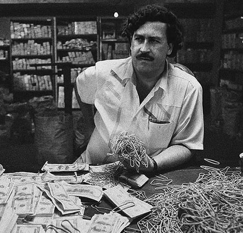 Biografi Pablo Escobar, Pernah Menjadi orang Terkaya Ini Kisah Unik Dari Raja 'Narkoba' Dunia