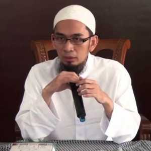 Biografi Ustadz Adi Hidayat