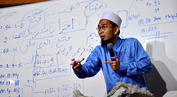 Biografi Ustadz Adi Hidayat, Ustadz Terkenal Belajar Hingga Ke Libya