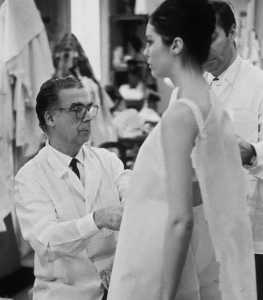 Biografi Cristóbal Balenciaga - Desainer Terhebat Dibalik Produk Balenciaga