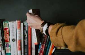 Ini Dia Keuntungan dan Manfaat Membaca Teks Biografi Tokoh Membaca Biografi