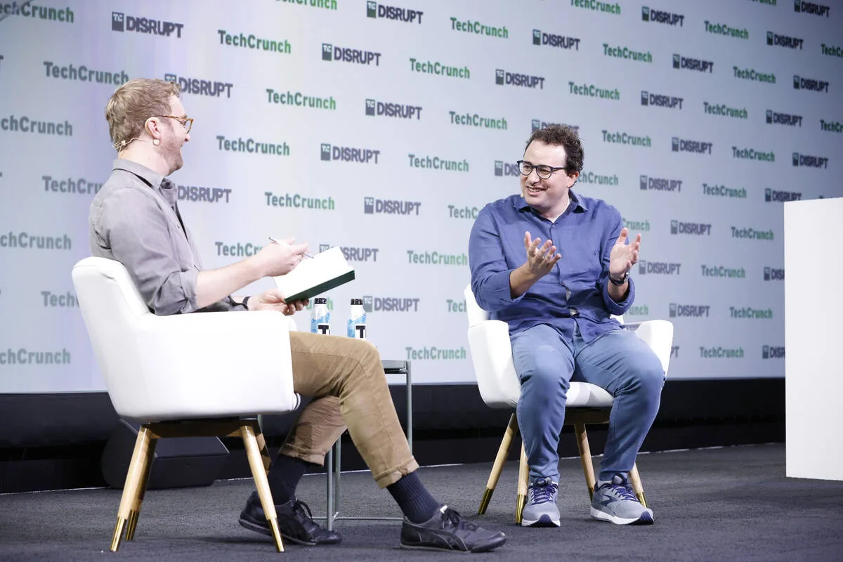 Biografi Dario Amodei: Ilmuwan yang Membangun Claude dan Menantang Era AI 2 Dario Amodei berbicara di TechCrunch Disrupt 2023